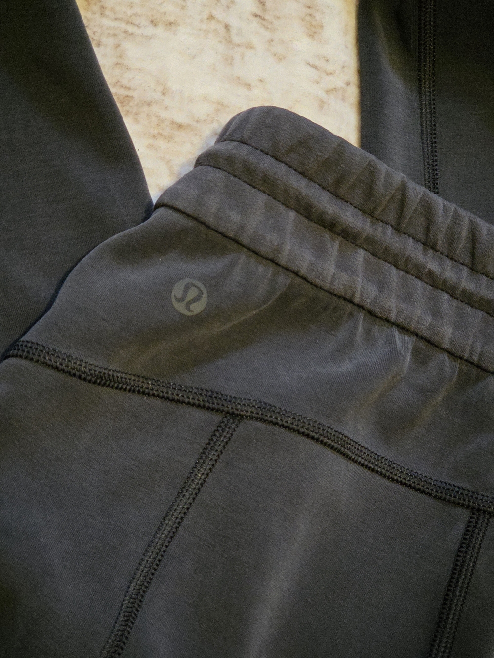 lululemon black cropped wide leg pants – size 6